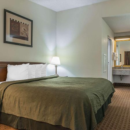 Rodeway Inn Brookville Экстерьер фото