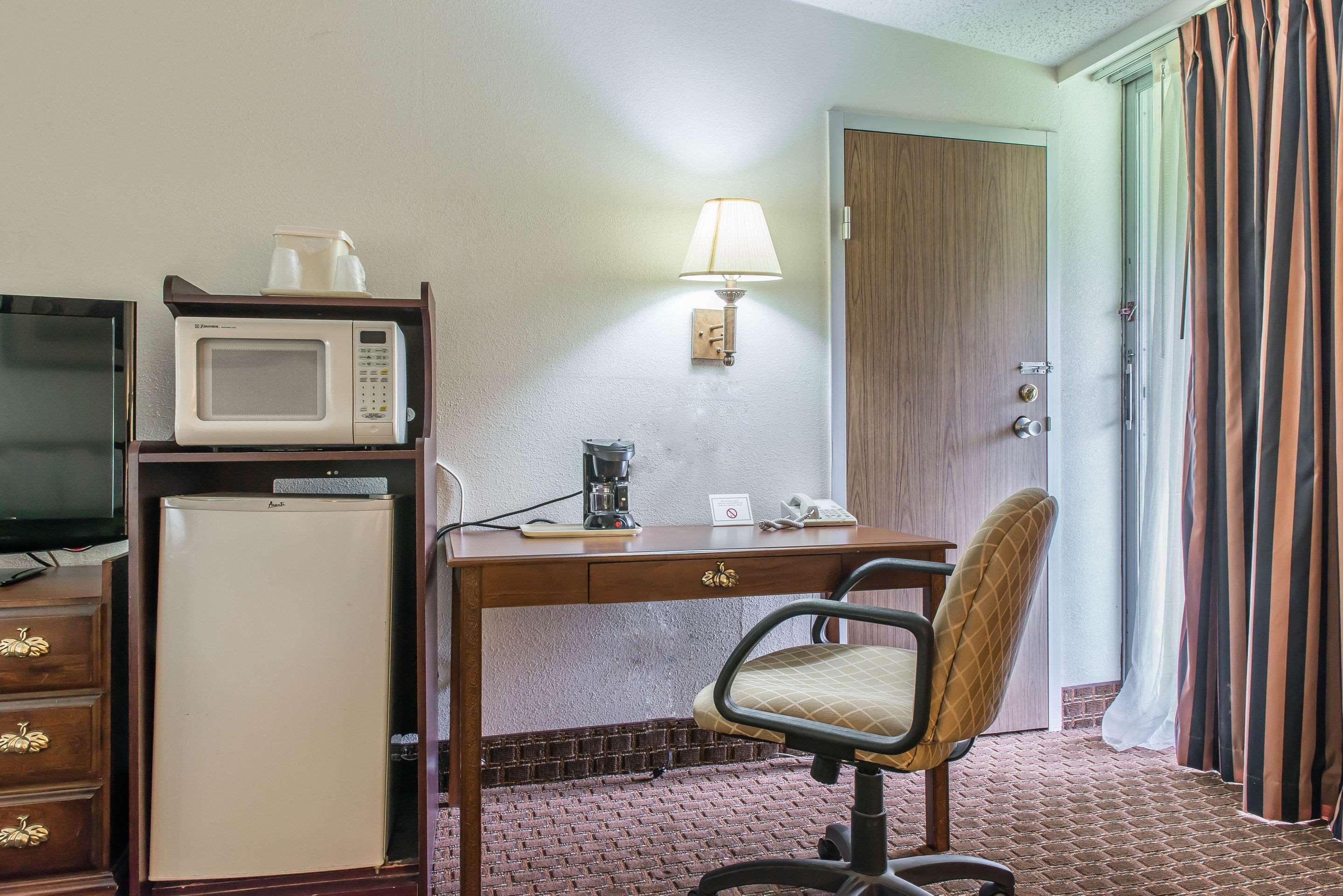 Rodeway Inn Brookville Экстерьер фото