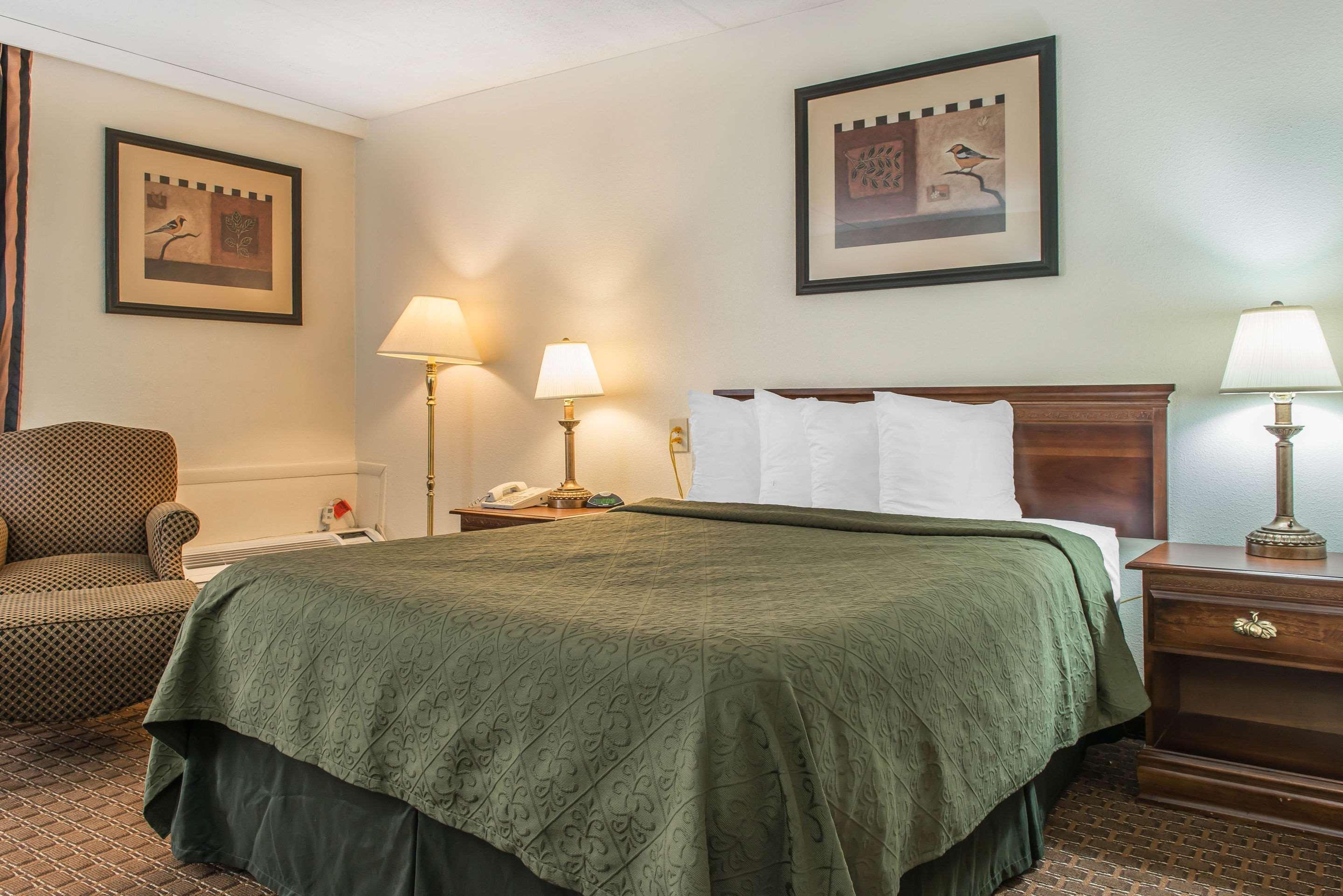 Rodeway Inn Brookville Экстерьер фото