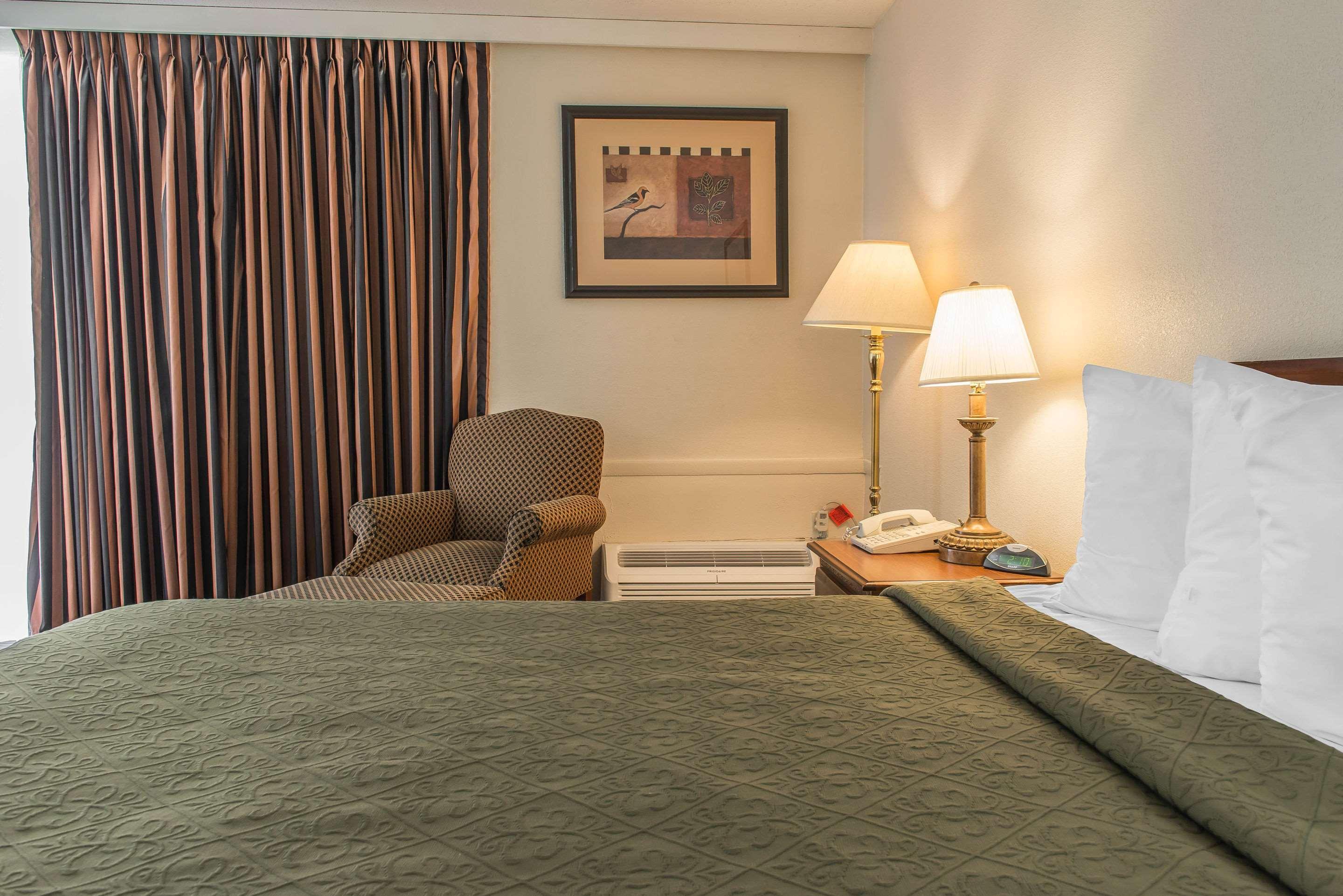 Rodeway Inn Brookville Экстерьер фото