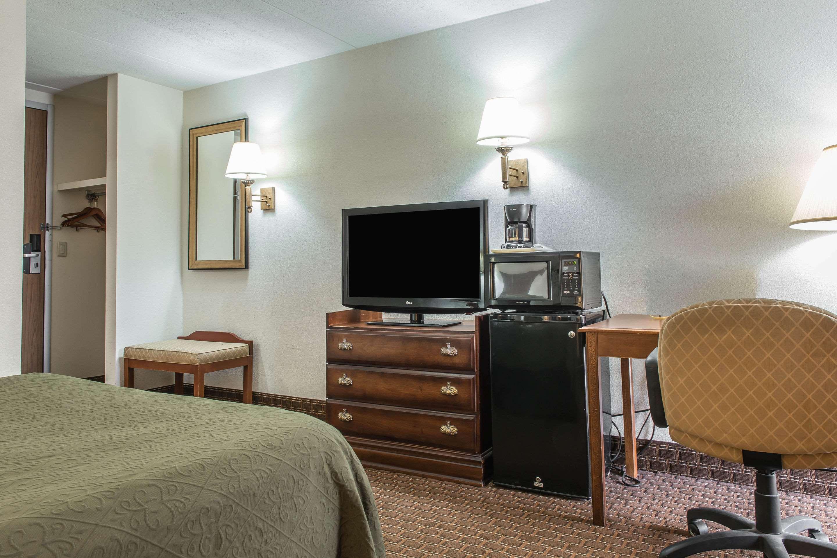 Rodeway Inn Brookville Экстерьер фото