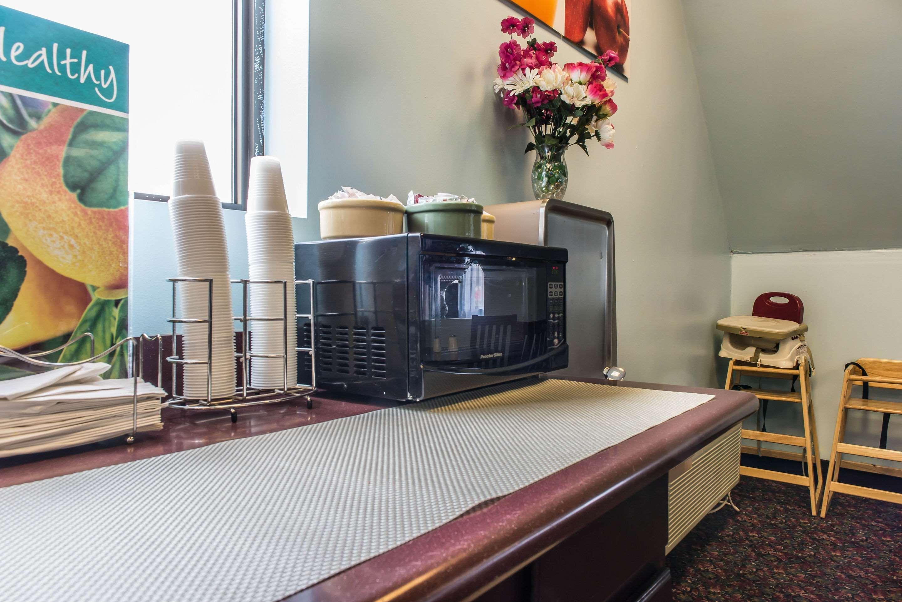 Rodeway Inn Brookville Экстерьер фото