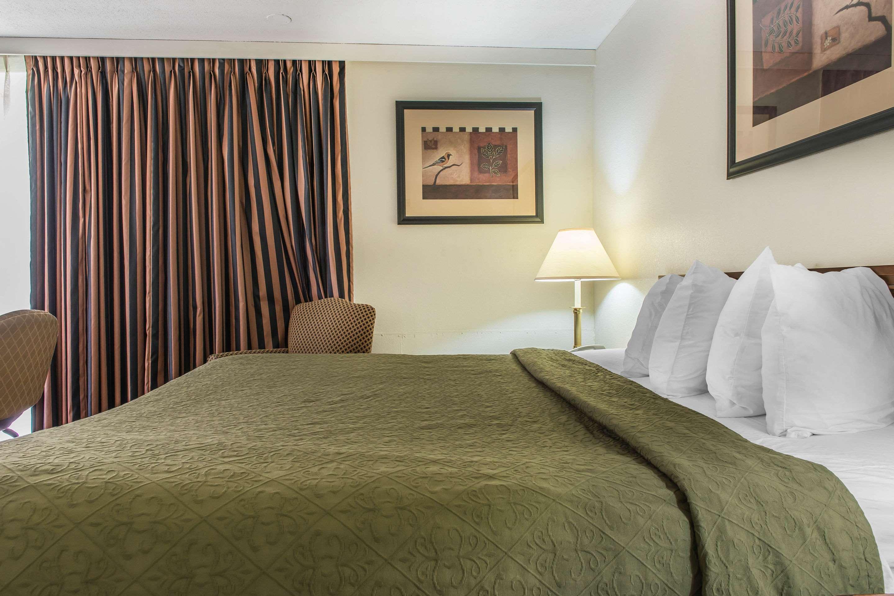 Rodeway Inn Brookville Экстерьер фото