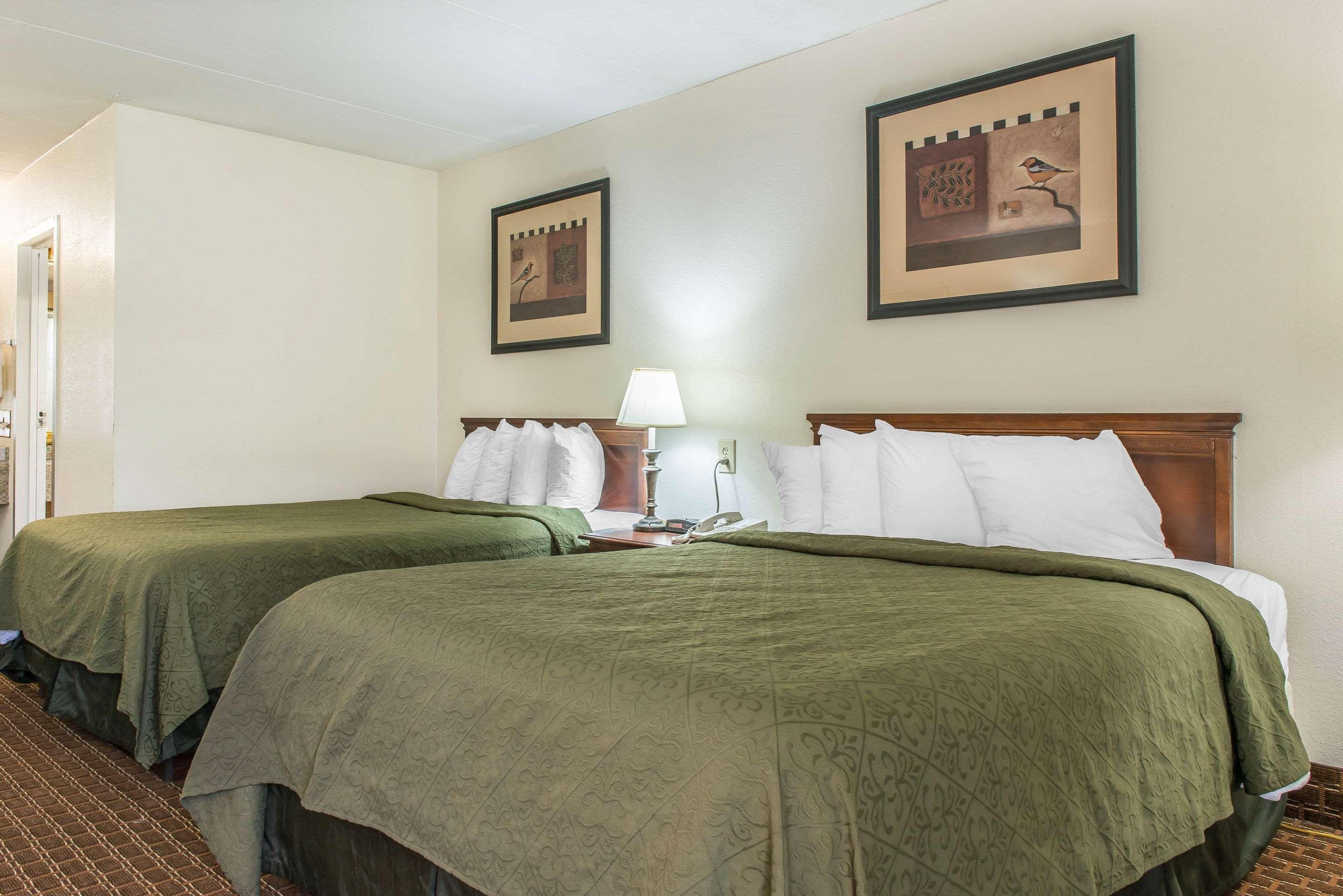 Rodeway Inn Brookville Экстерьер фото