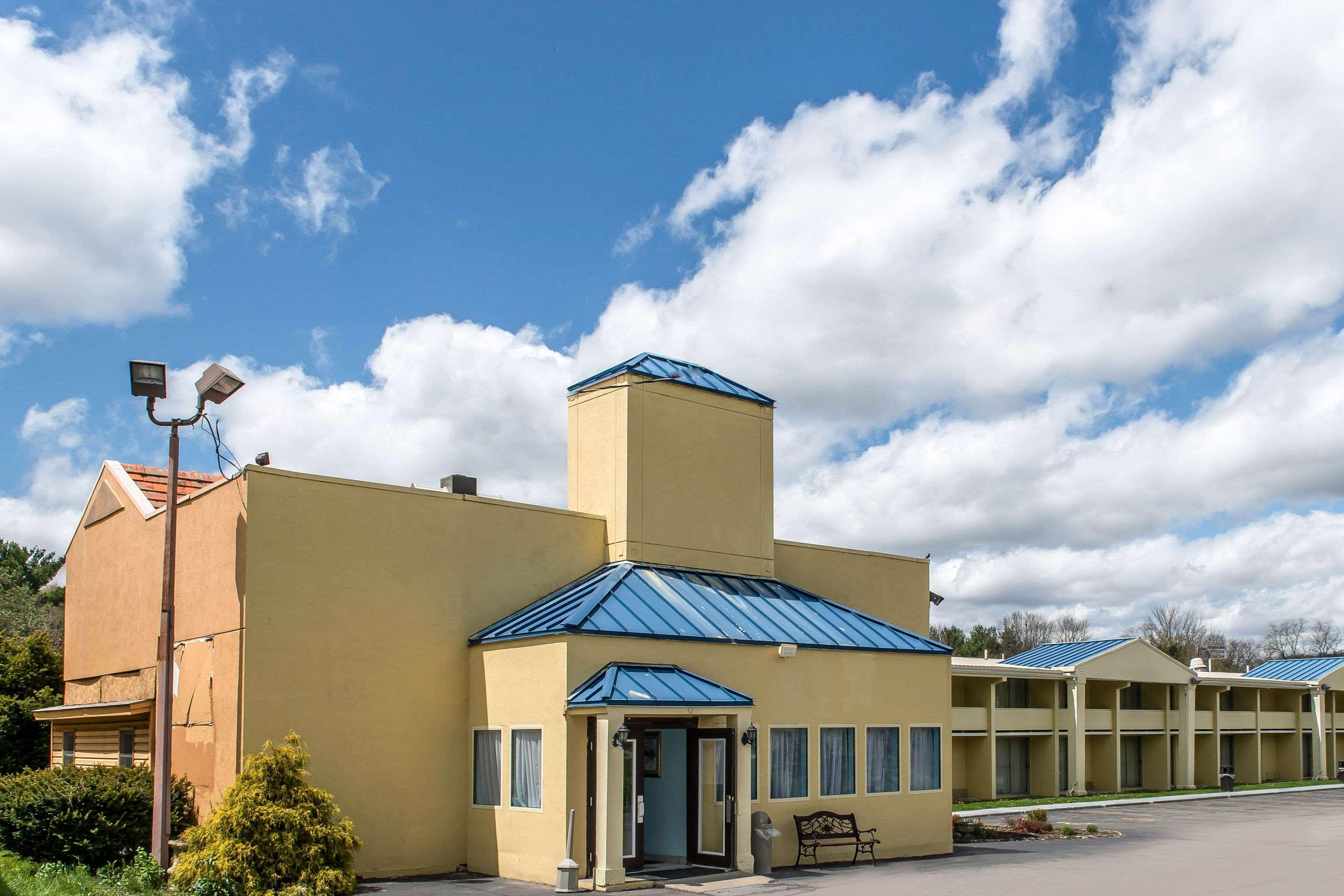 Rodeway Inn Brookville Экстерьер фото