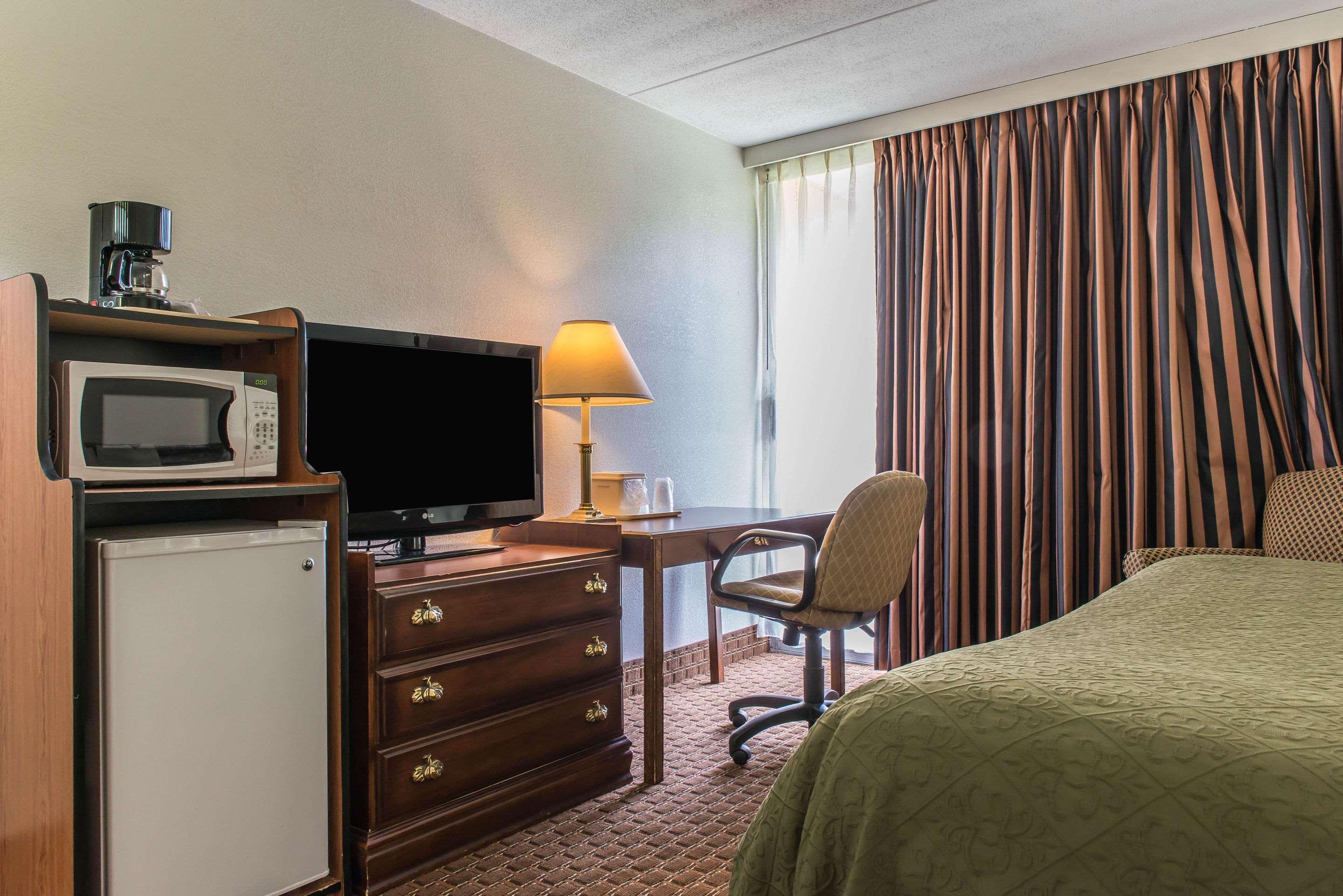 Rodeway Inn Brookville Экстерьер фото