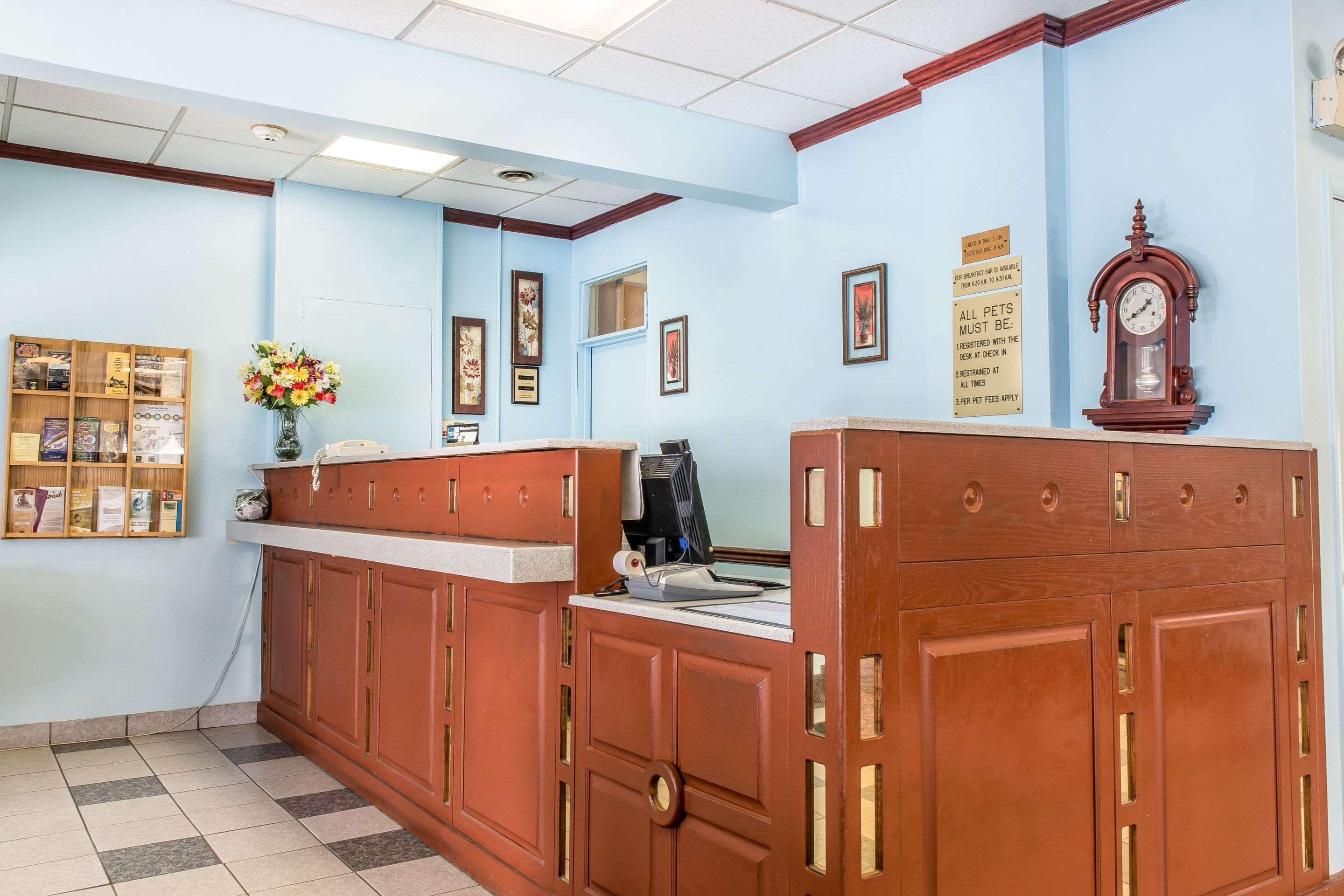 Rodeway Inn Brookville Экстерьер фото