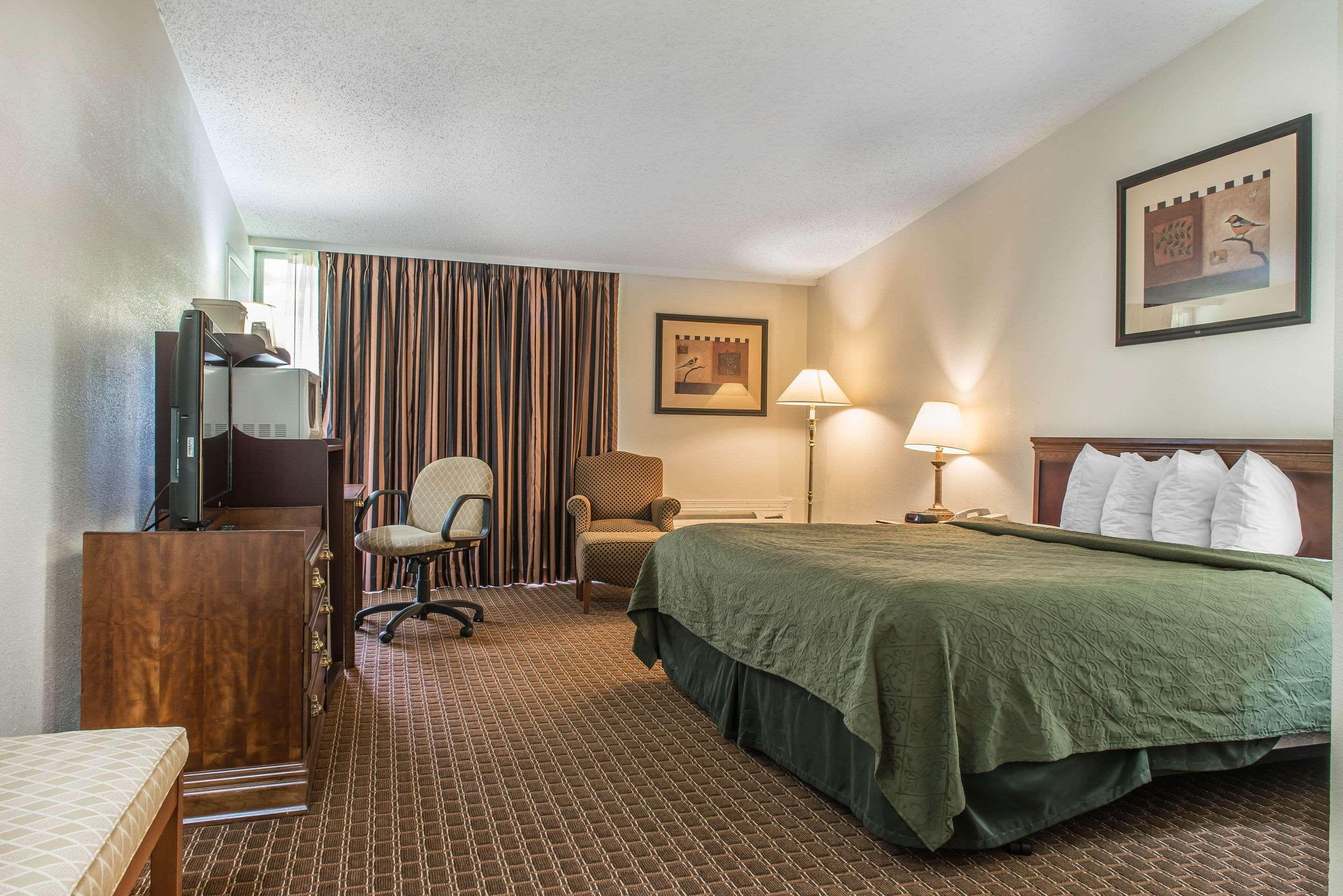 Rodeway Inn Brookville Экстерьер фото