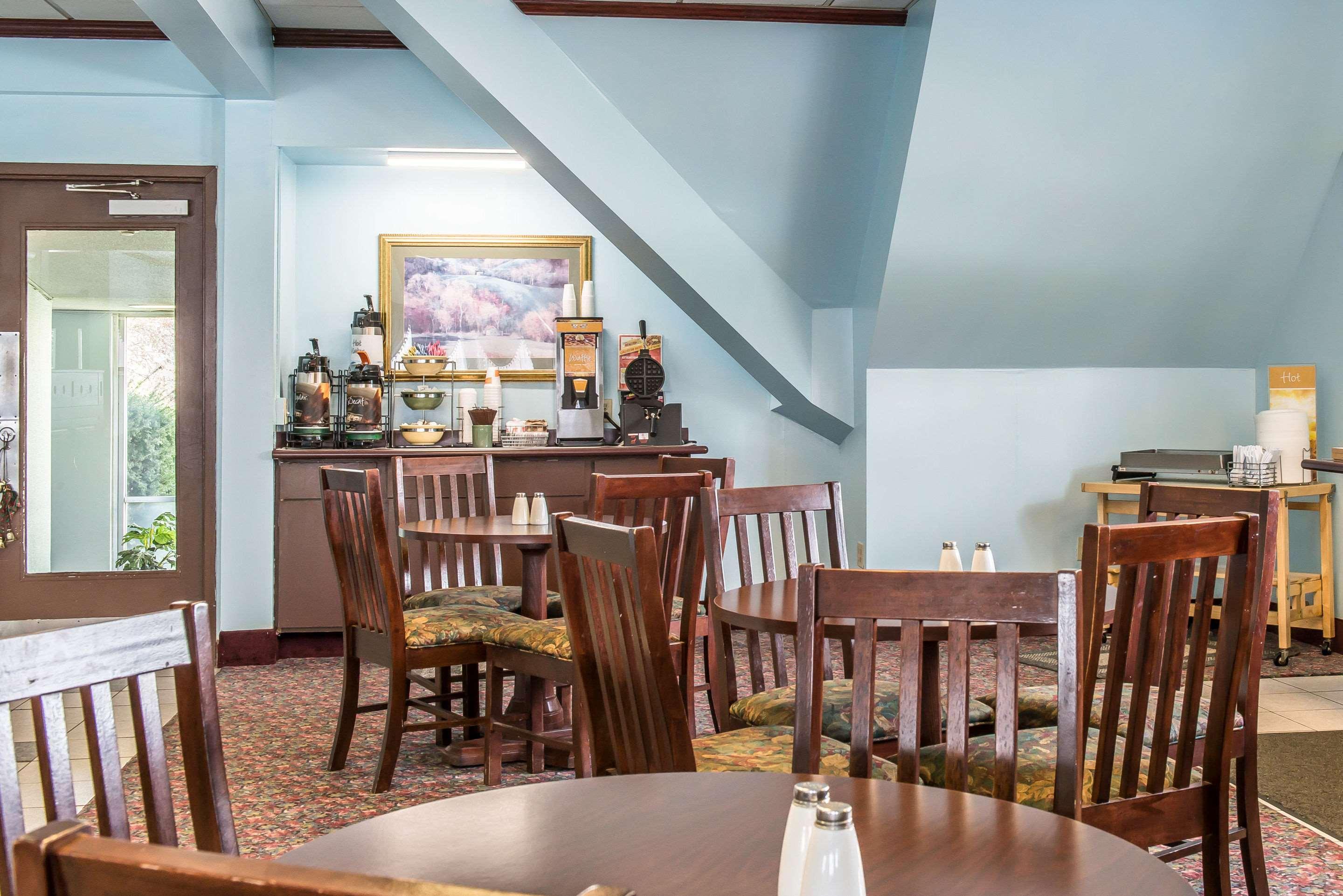 Rodeway Inn Brookville Экстерьер фото