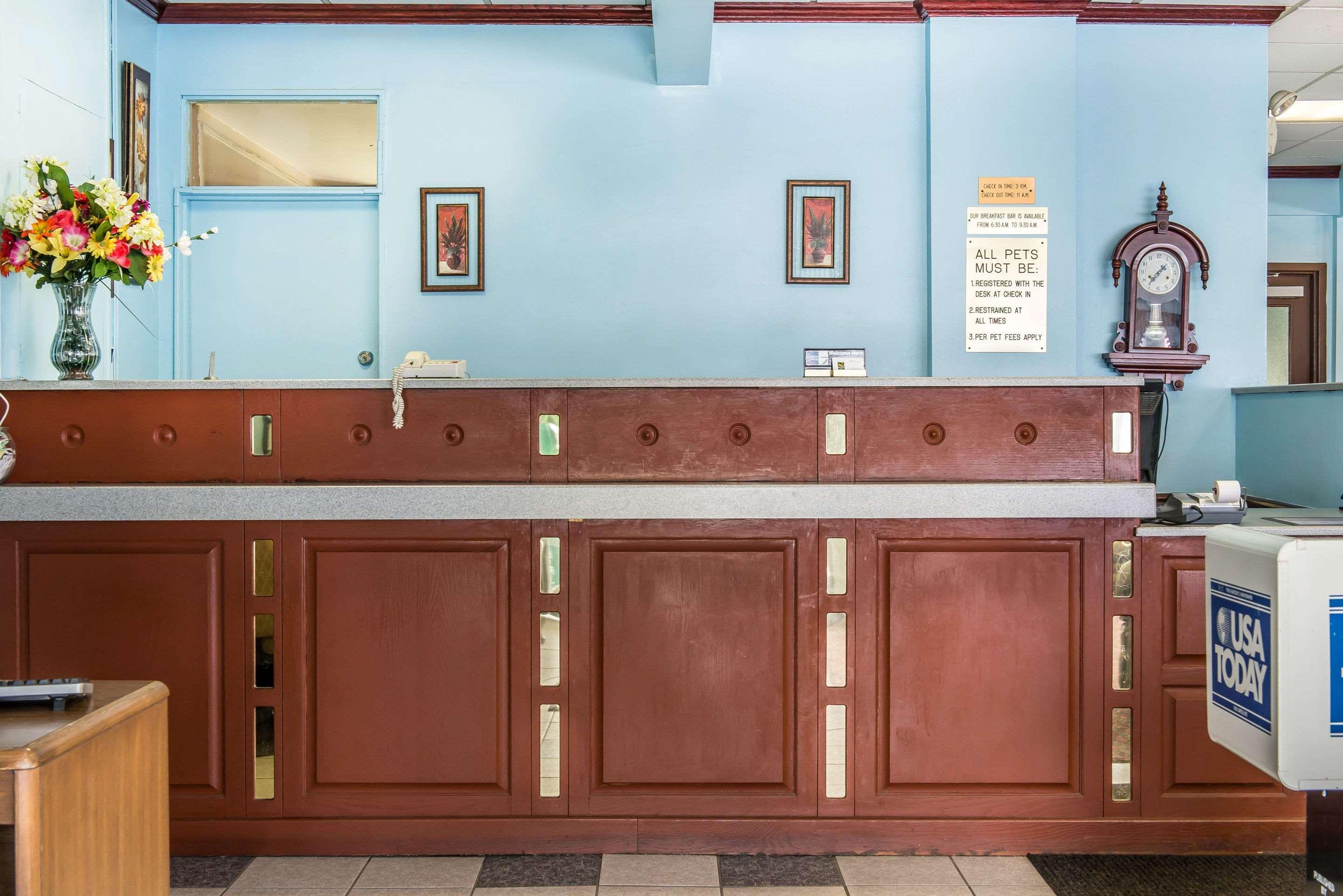 Rodeway Inn Brookville Экстерьер фото