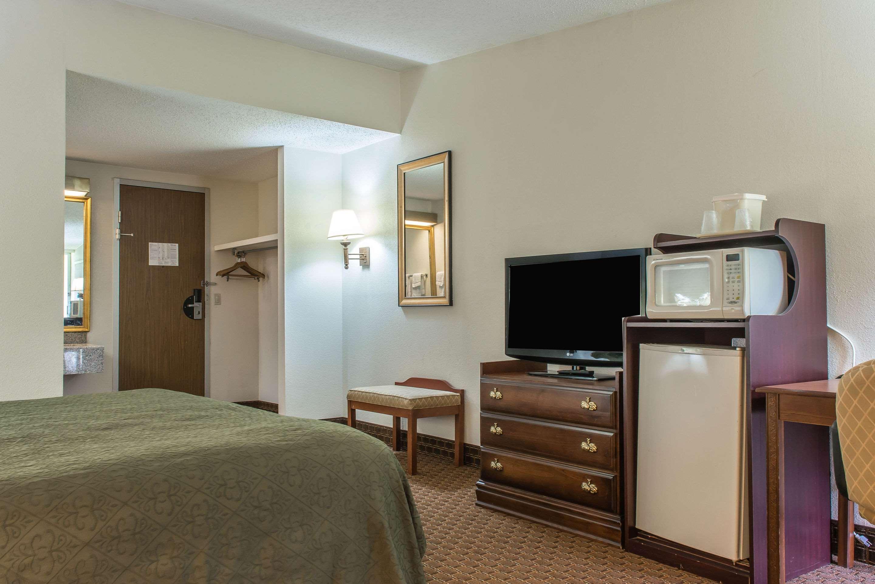 Rodeway Inn Brookville Экстерьер фото