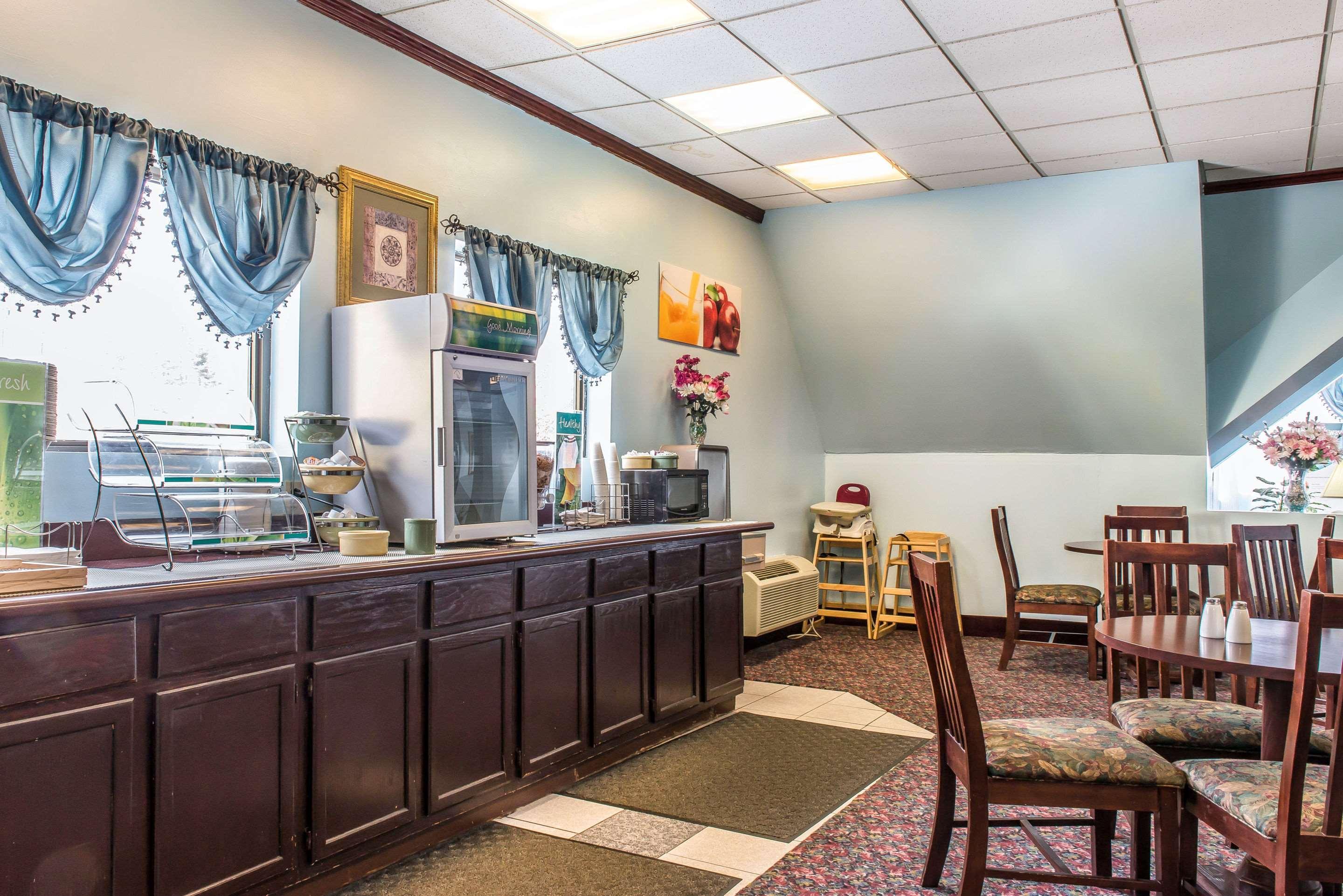 Rodeway Inn Brookville Экстерьер фото