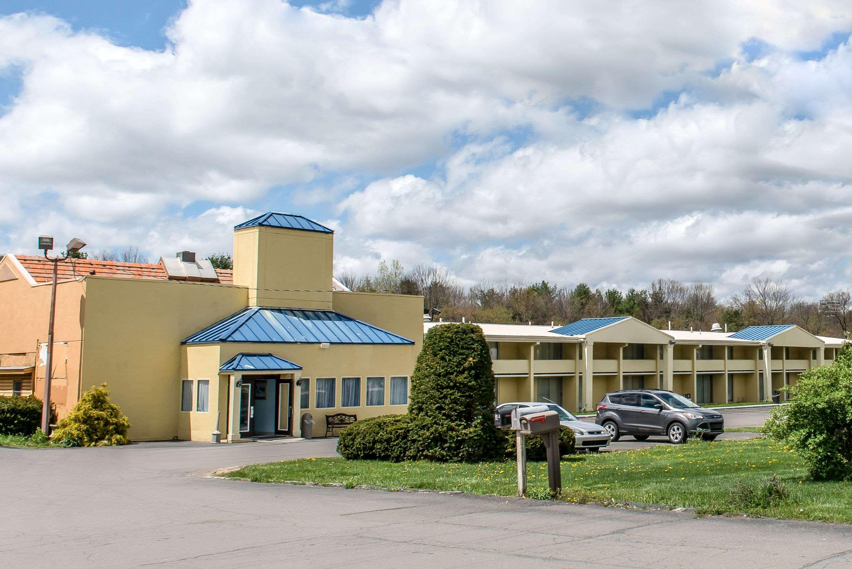 Rodeway Inn Brookville Экстерьер фото