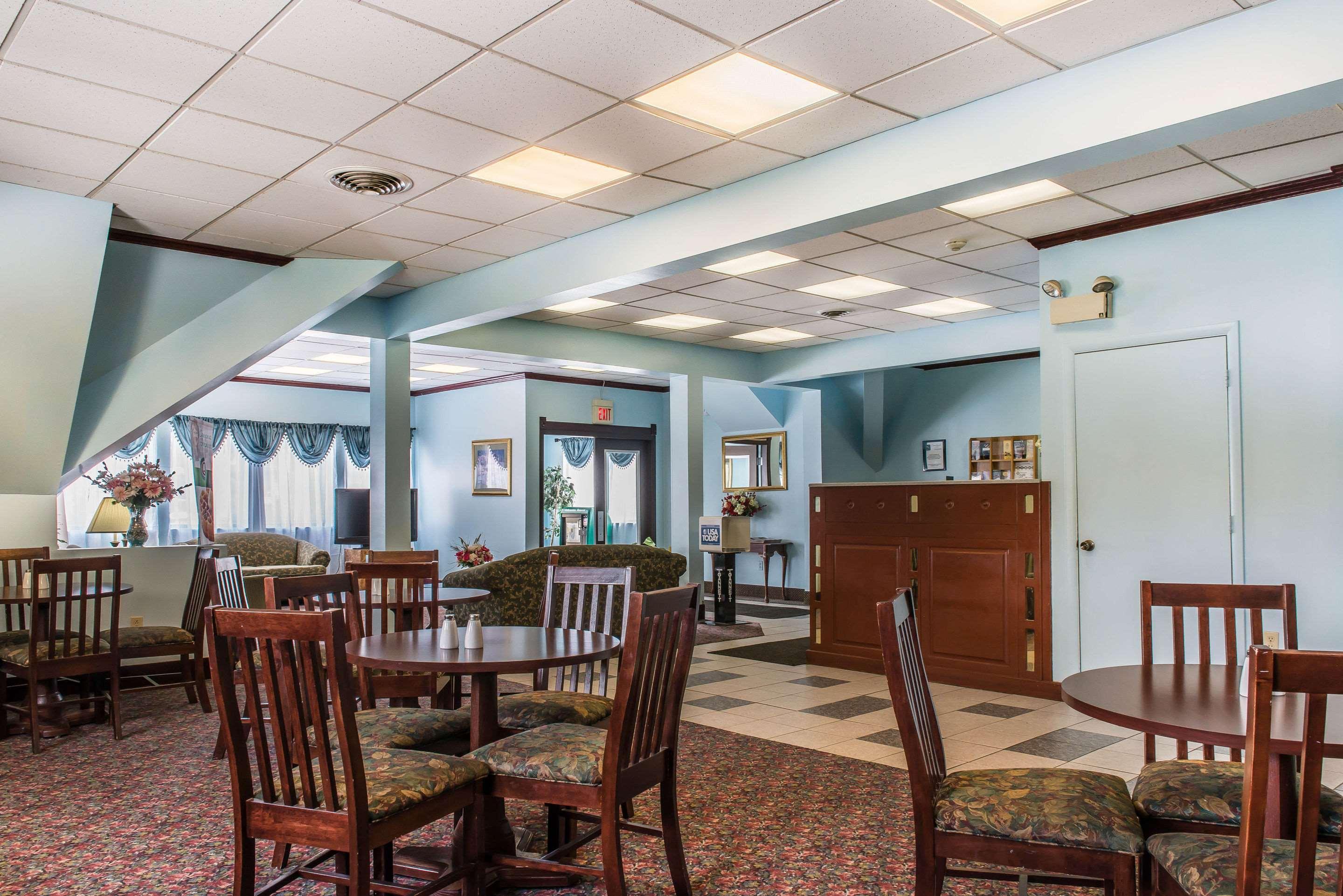 Rodeway Inn Brookville Экстерьер фото