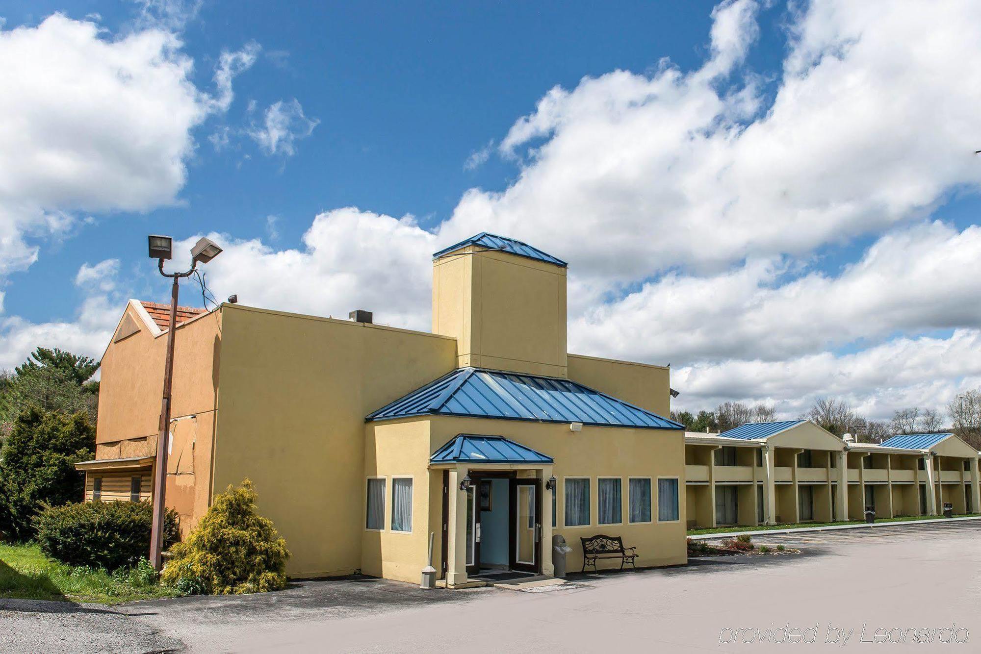 Rodeway Inn Brookville Экстерьер фото