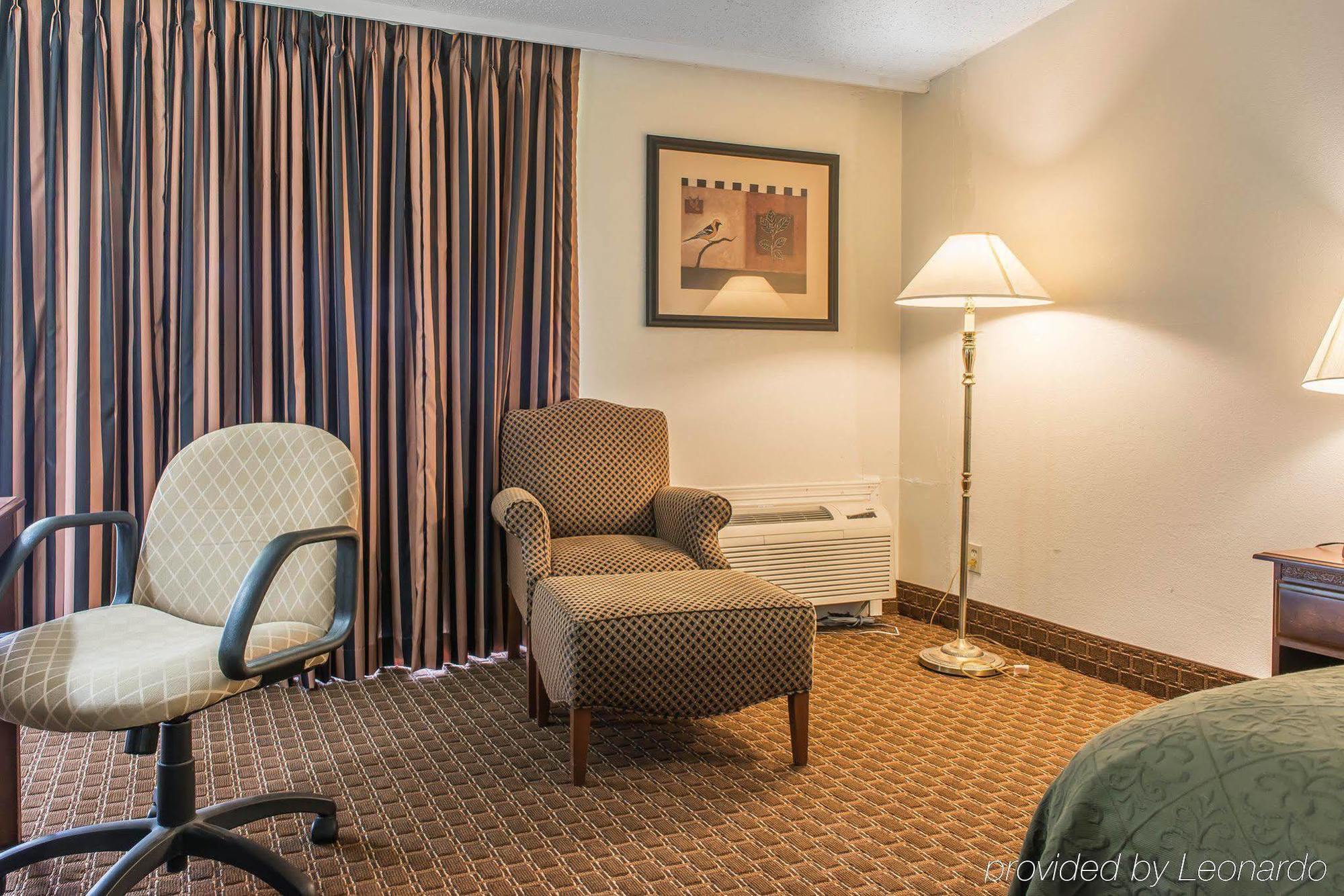 Rodeway Inn Brookville Экстерьер фото