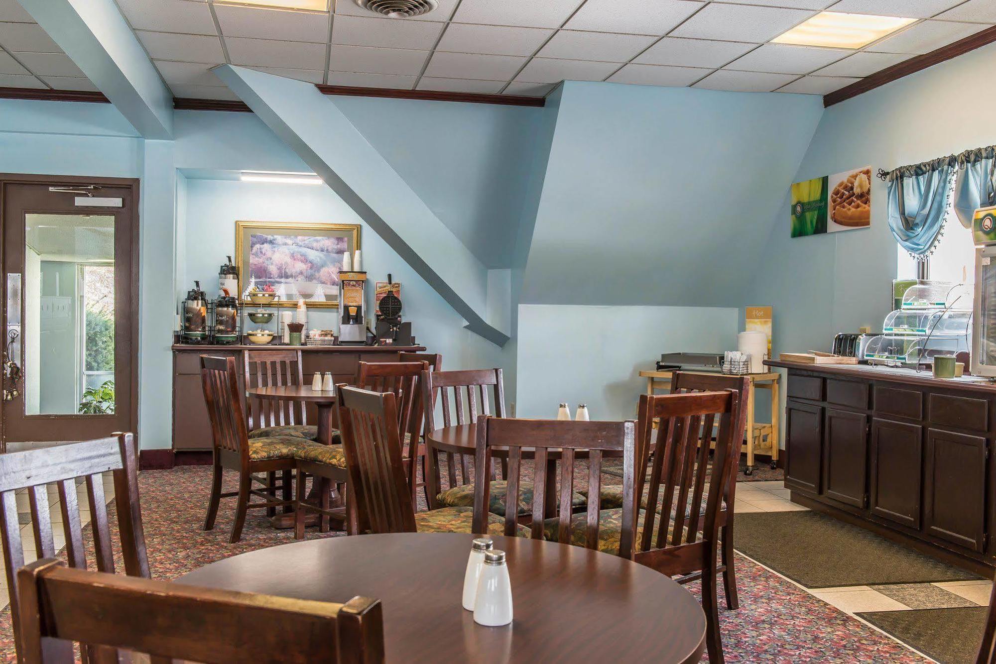 Rodeway Inn Brookville Экстерьер фото