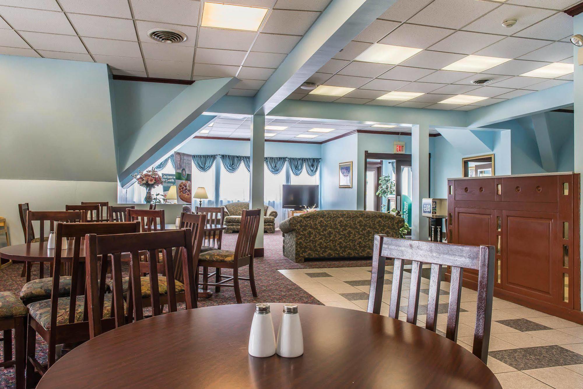 Rodeway Inn Brookville Экстерьер фото